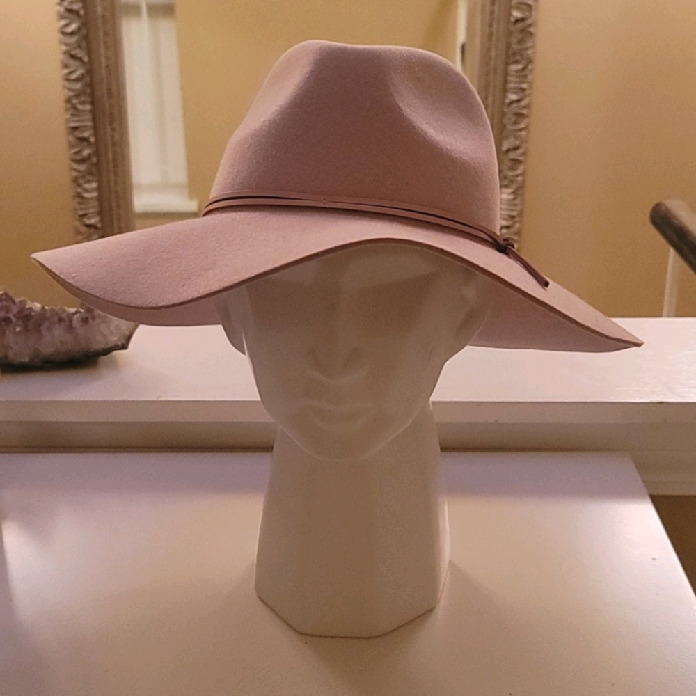 Light pink 100%wool hat